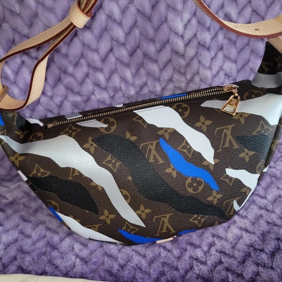Louis Vuitton BumBag Limited Edition LOL League of Legends Monogram Canvas New - Picture 5 of 7